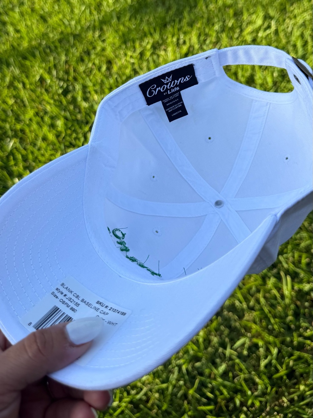 White Baseball Cap with Green Spanish Embroidery - Picture 8 of 12